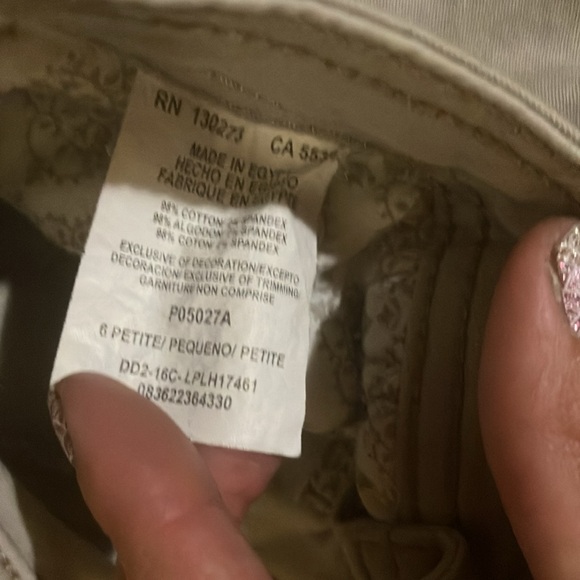 Size 6 Petite✨khaki color shorts - Picture 10 of 11